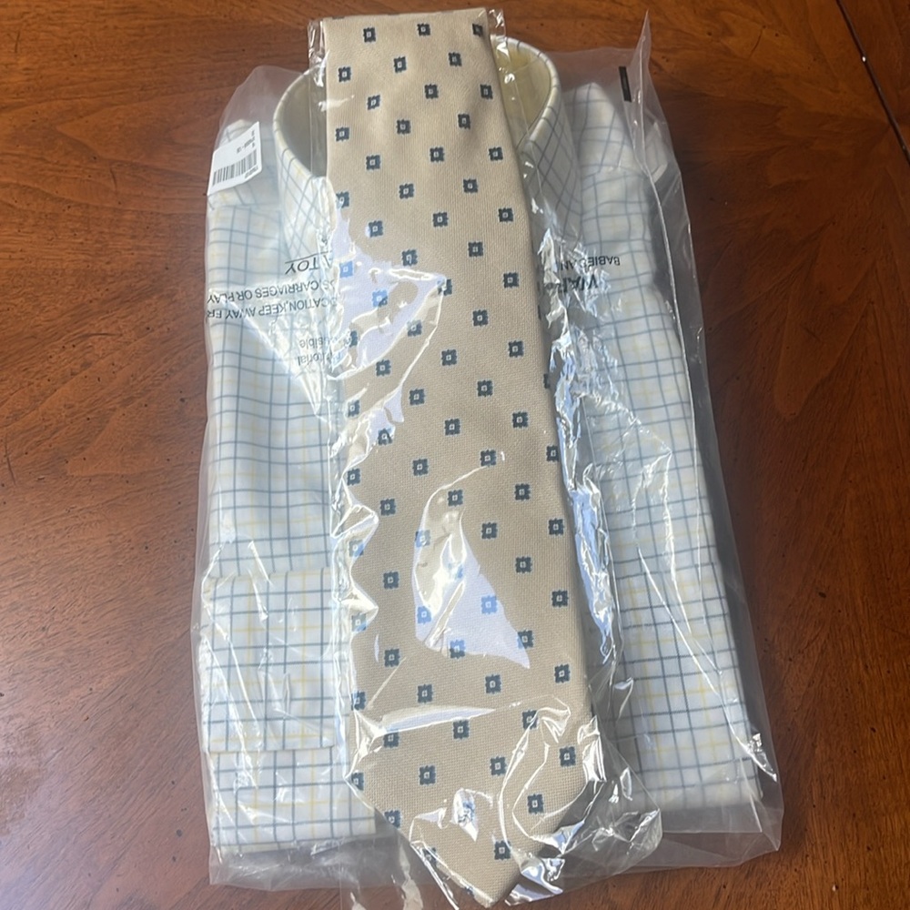 NWOT Distinctive, 100%Italian Silk, Cade Fincia Classic Men's Tie